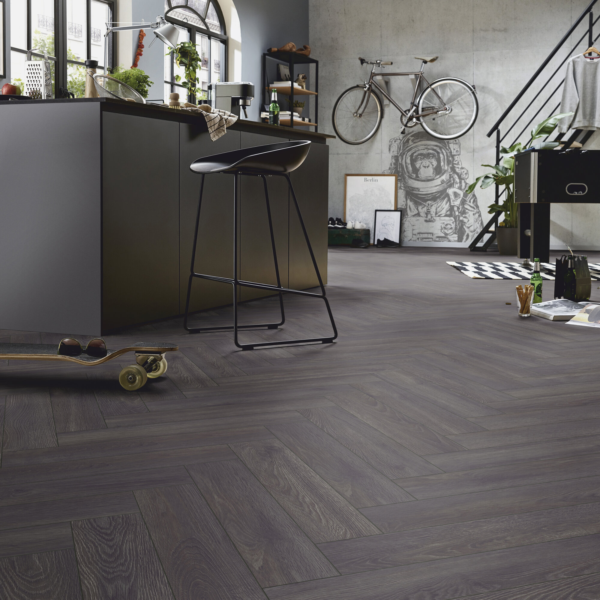 Ламінат Kronotex - Elba Oak Black, артикул D 6010, 32 клас, 8 мм. Колекція Herringbone. Виробництво Німеччина.