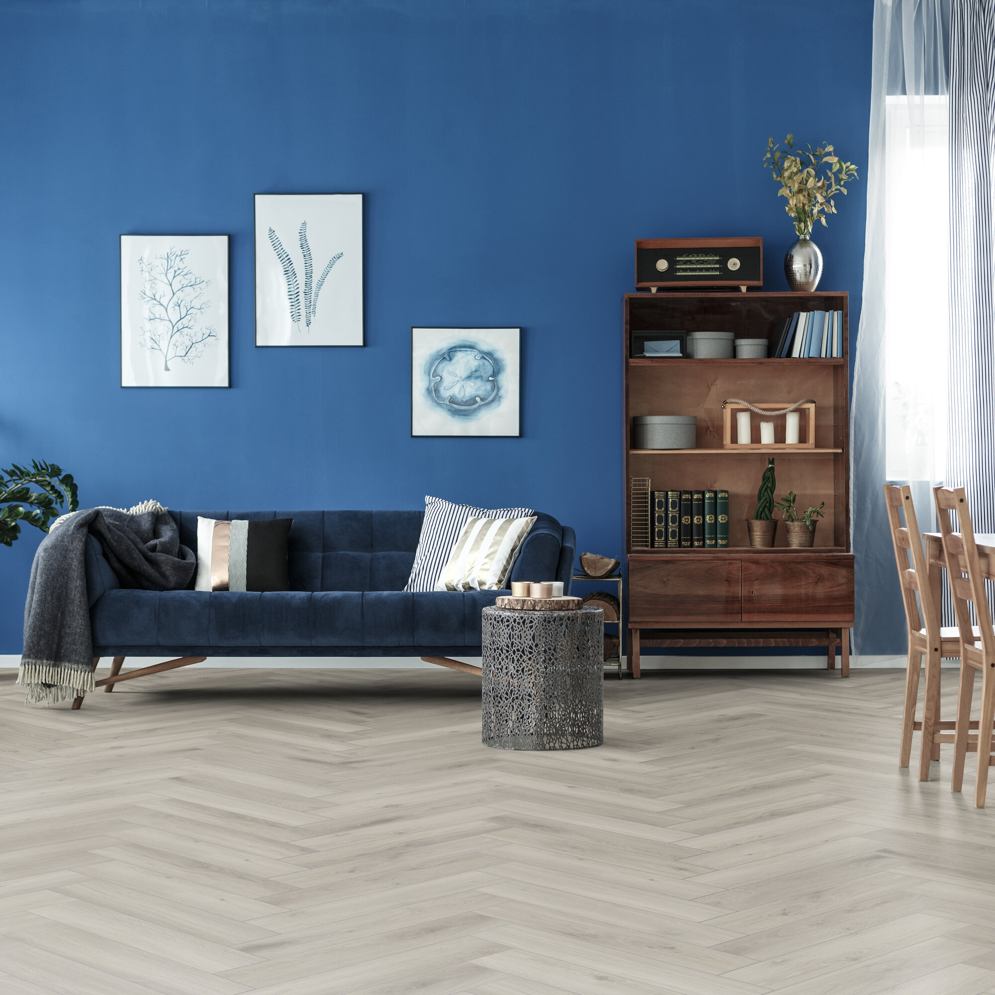 Ламінат Kronotex - Silber Oak, артикул D 3773, 32 клас, 8 мм. Колекція Herringbone. Виробництво Німеччина.