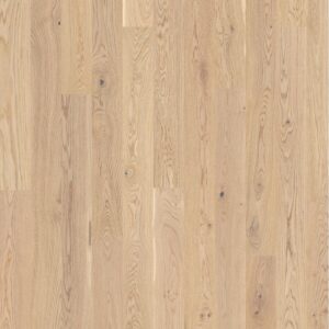 Паркетна дошка Tarkett – Oak Cream White (1 Strip) артикул 41016001, колекція Shade Паркетна дошка Oak Cream White з колекції Shade — це витончене поєднання природної естетики дуба та легкого світлого тонування, яке надає інтер’єру м’якої елегантності. Односмуговий формат створює цілісну текстуру, а щіткована поверхня та двостороння міні-фаска підкреслюють натуральний характер деревини. Така підлога ідеально підходить для світлих інтер'єрів у скандинавському чи сучасному стилі, додаючи їм відчуття простору та гармонії. Виконання паркетної (інженерної) дошки: • Порода деревини: дуб (Quercus Robur / Petraea) • Тип візерунку: односмуговий (1 Strip) • Структура поверхні: щіткована • Фаска: двохстороння міні-фаска • Покриття поверхні: лак Proteco Natura — натуральний вигляд із надійним захистом • Конструкція: тришарова, середній і нижній шари — хвойна деревина • Система укладання: замкова система 2-lock • Формат дошки: 134 x 1850 мм • Товщина: 13 мм (з яких 2,5 мм — зносостійкий шар) • Кількість в упаковці: 1,98 м² (8 дощок) • Виробництво: Європа Унікальні властивості паркетної дошки Oak Cream White (1 Strip): ✅ Витончене світле тонування — ідеальне для світлих інтер'єрів ✅ Щіткована текстура — підкреслює природну структуру дуба ✅ Двостороння міні-фаска — додає глибини малюнку підлоги ✅ Лакове покриття Proteco Natura — захист і натуральний вигляд ✅ Стабільна тришарова конструкція — довговічність і надійність ✅ Підходить для укладання на систему теплої підлоги ✅ Висока якість європейського виробництва Паркетна дошка Tarkett, декор Oak Cream White (1 Strip) артикул 41016001 з колекції Shade — це чудове рішення для облаштування підлоги в інтер’єрах, де важливі світло, гармонія та природна краса. Такий варіант ідеально доповнить сучасні простори, створюючи теплу, світлу й водночас стриману атмосферу.