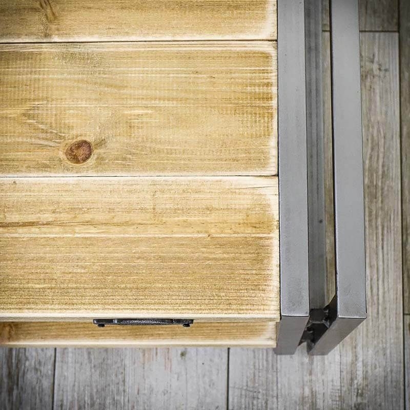 Меблі Seart ( Rustykalne uchwyty ) – столик Steel Wood 1, основний матеріал метал та деревина сосни, виробництво Польща.