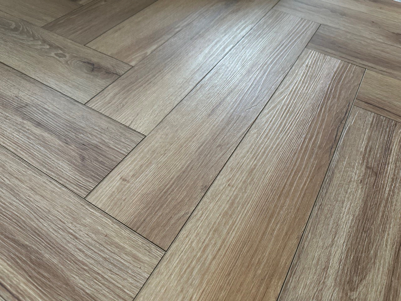 Вінілова підлога BazaLux – Oak Buckingham артикул WE4927, 33 клас, 5 мм., колекція Herringbone.